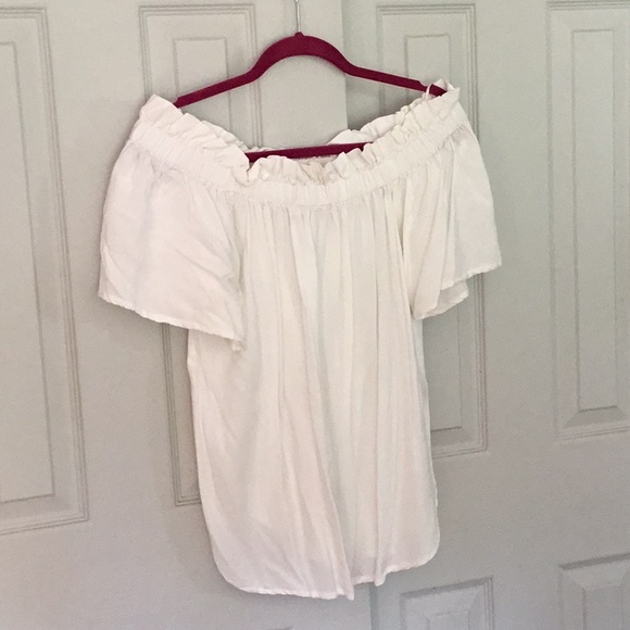 Style Envy Tops - Off the shoulders cotton top. XL